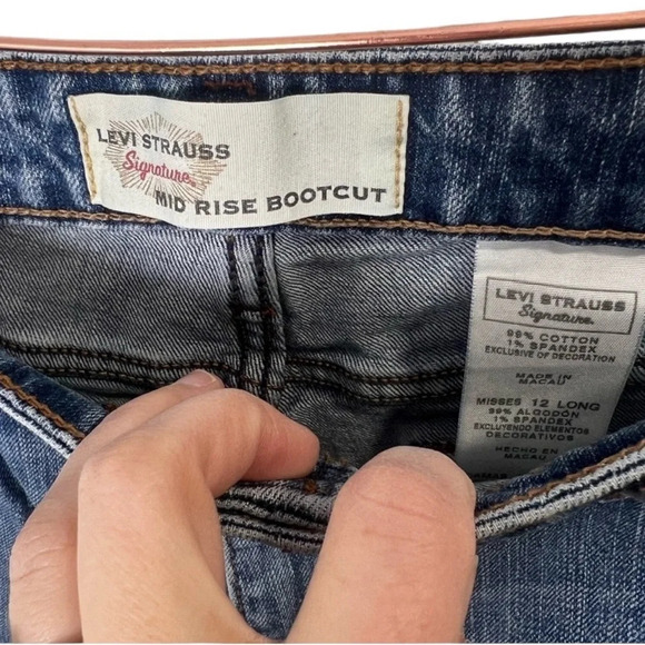 Leviโs Strauss signature mid rise boot cut jean sz 12 long excellent condition - Picture 3 of 5